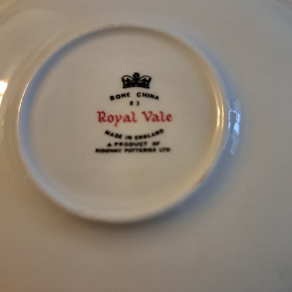 ROYAL VALE BONE CHINA - Picture 2 of 4
